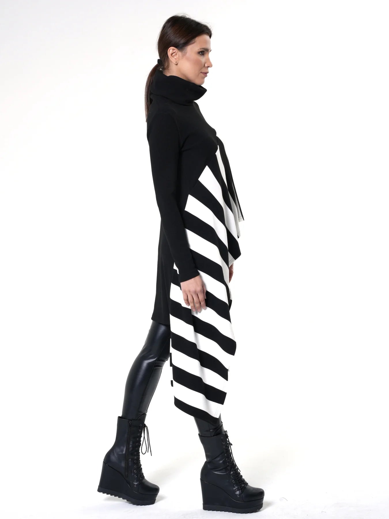 Metamorphoza | Asymmetric Striped Tunic In Black and White