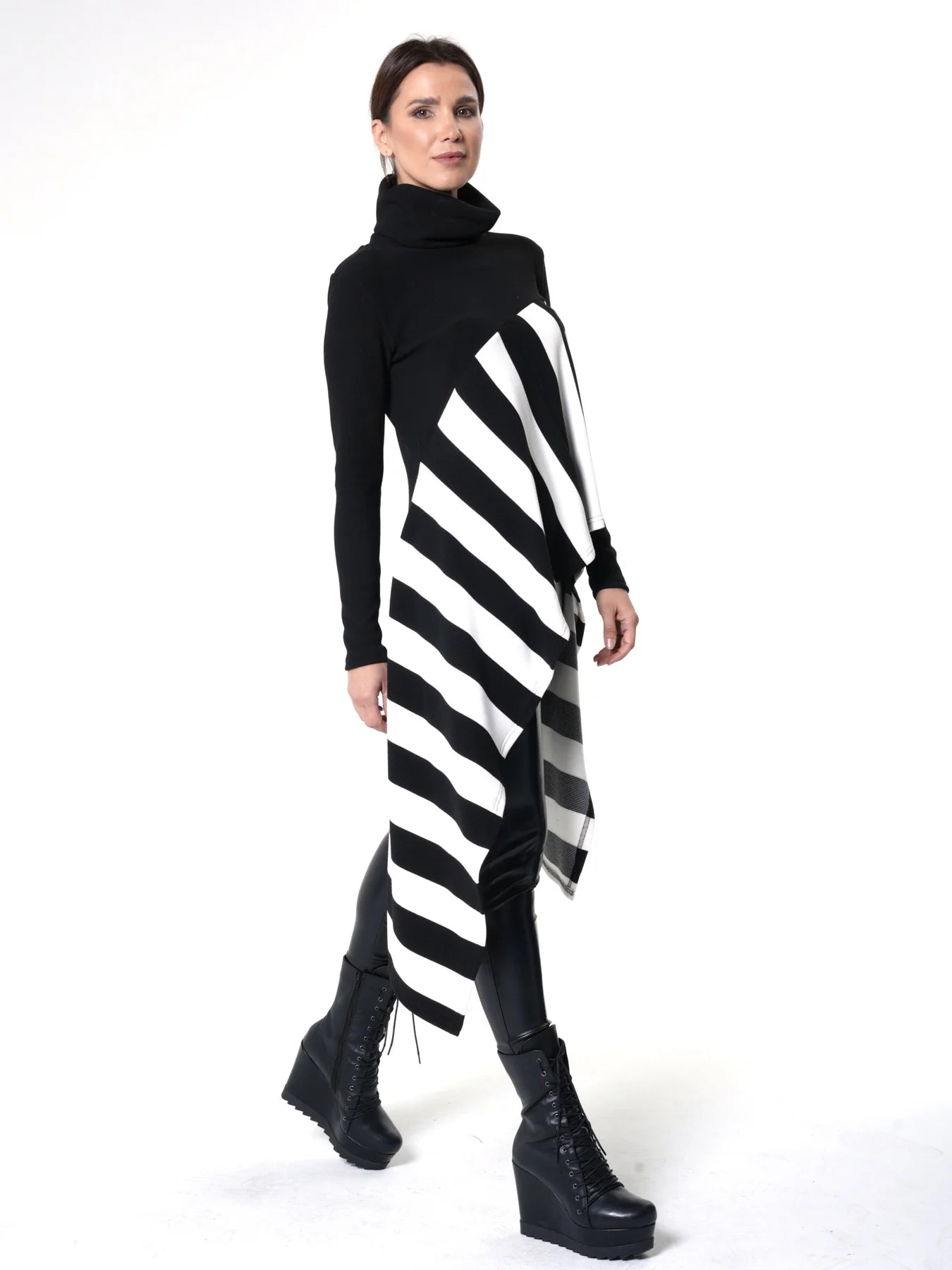 Metamorphoza | Asymmetric Striped Tunic In Black and White