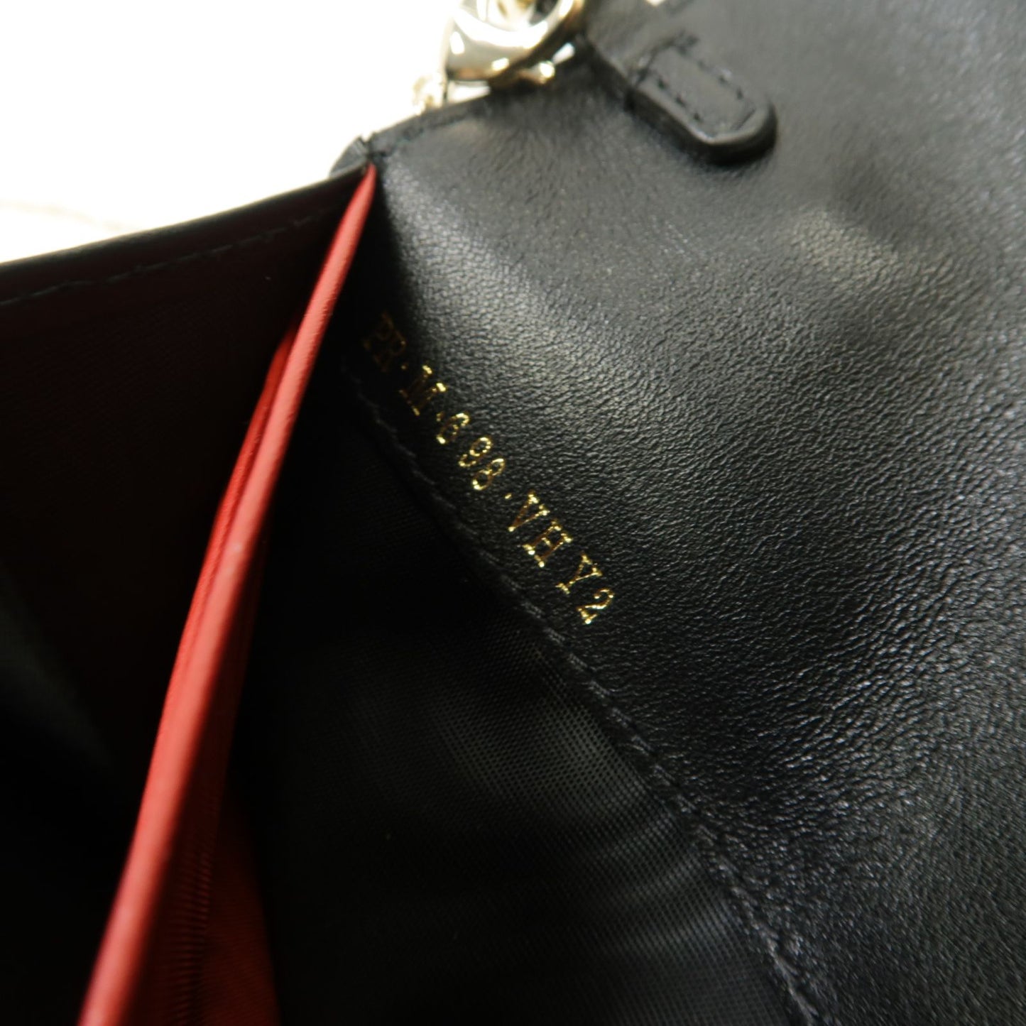 Valentino | Heart Wallet On Chain