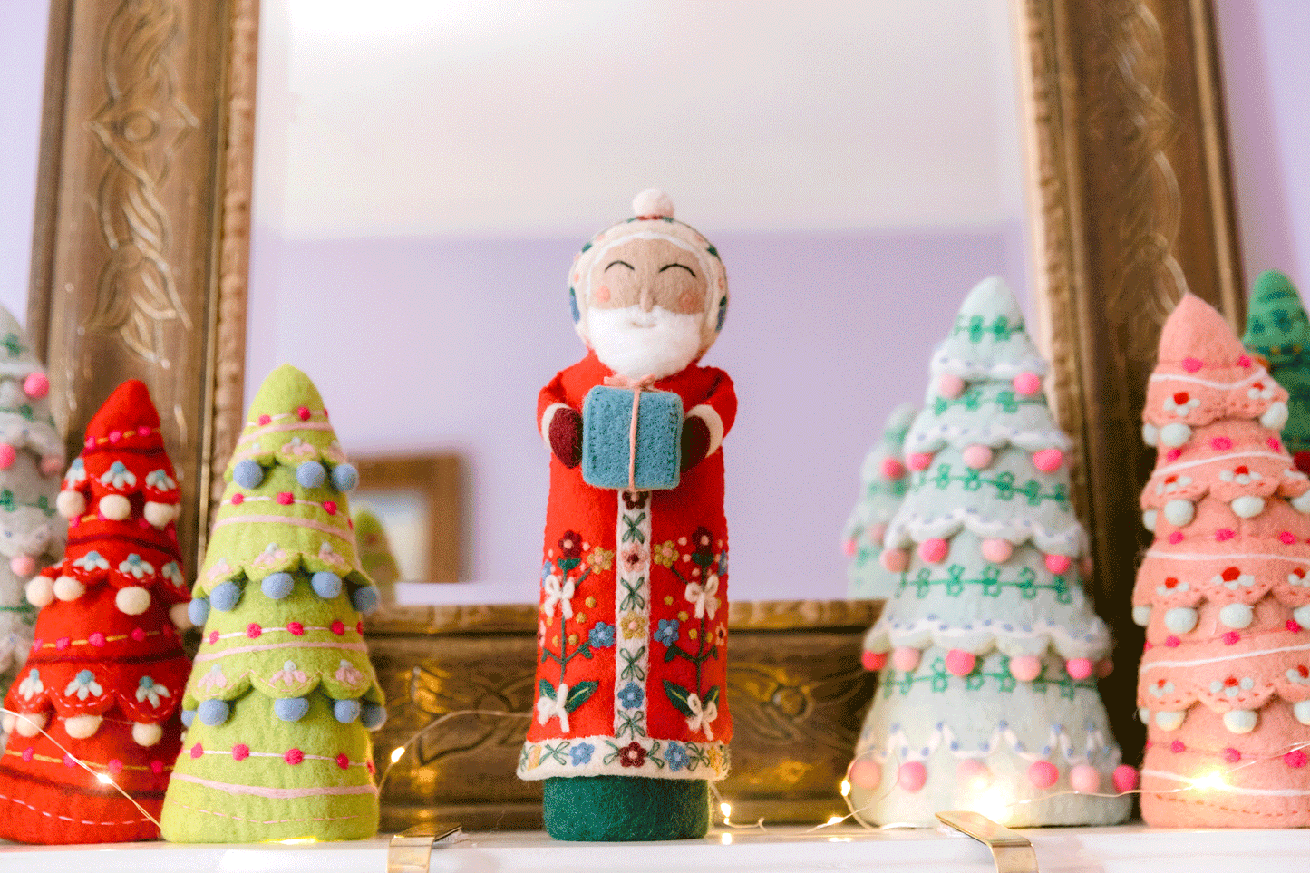 Santa Mantle Topper: White